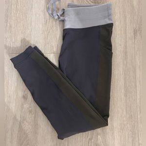Fabletics Powerhold 2 Tone Leggings Size Small